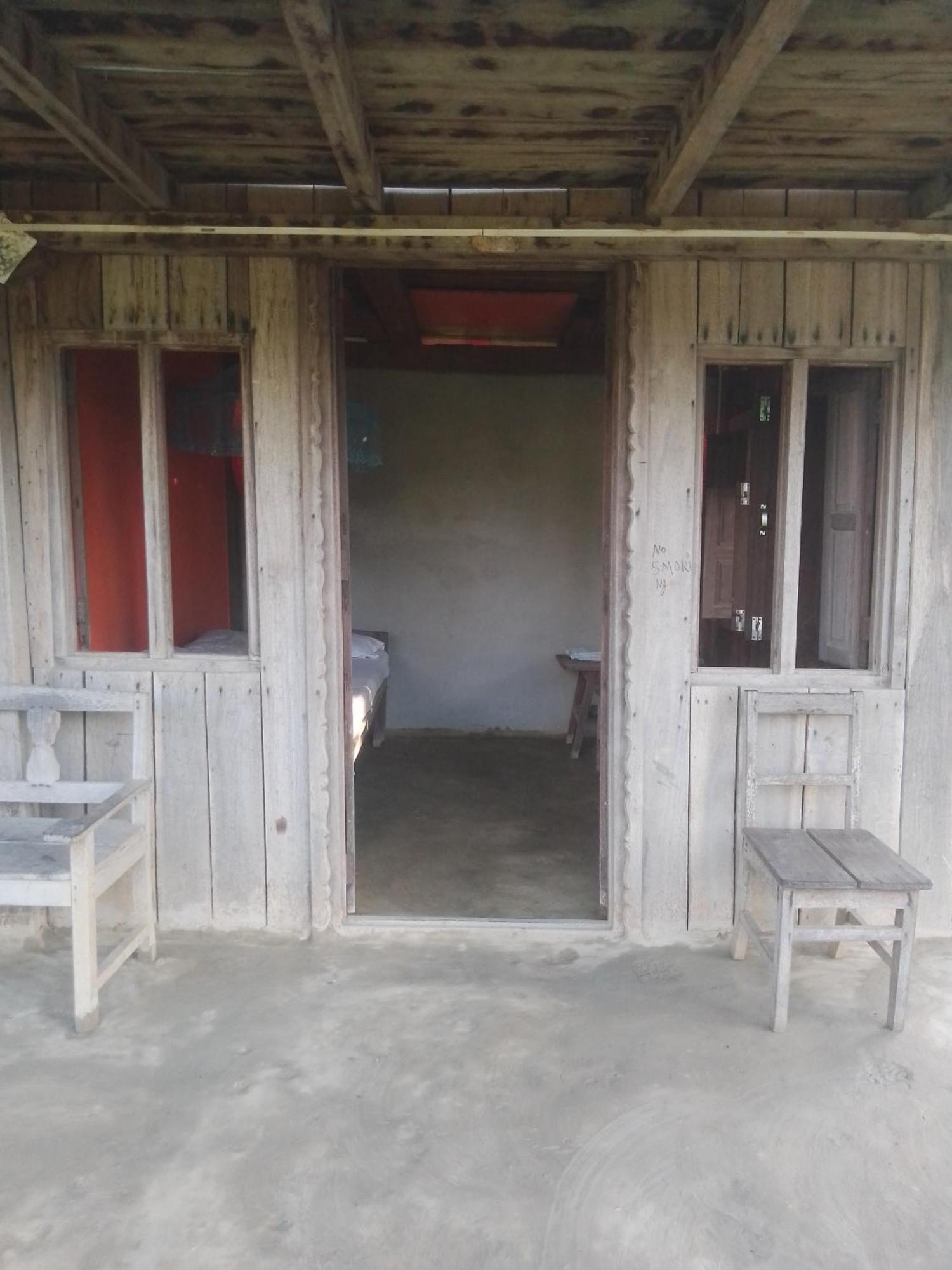 Shanta Ghar A Rustic Guesthouse Chitwan Exteriör bild