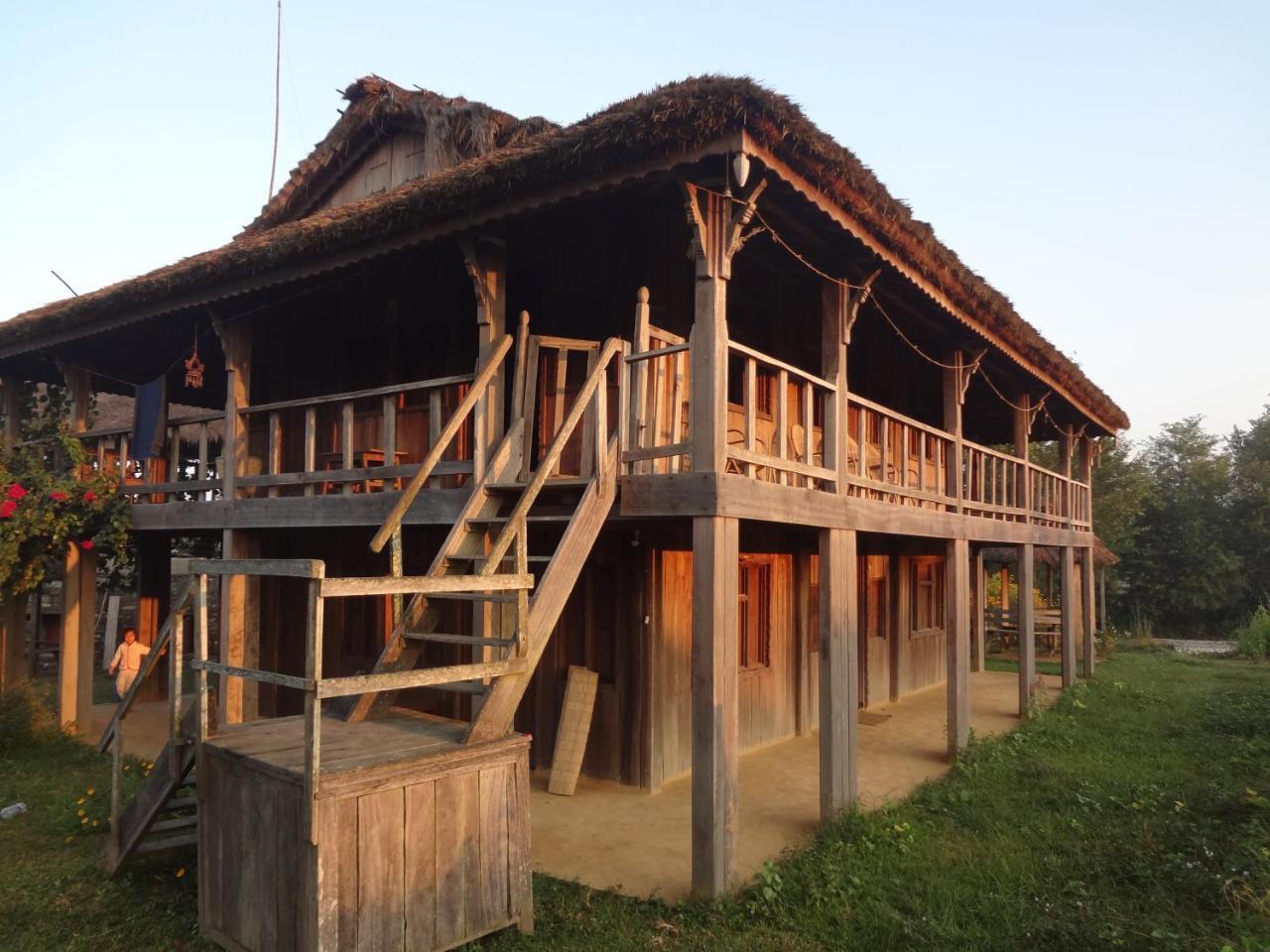 Shanta Ghar A Rustic Guesthouse Chitwan Exteriör bild