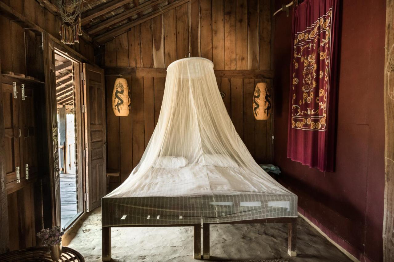 Shanta Ghar A Rustic Guesthouse Chitwan Exteriör bild